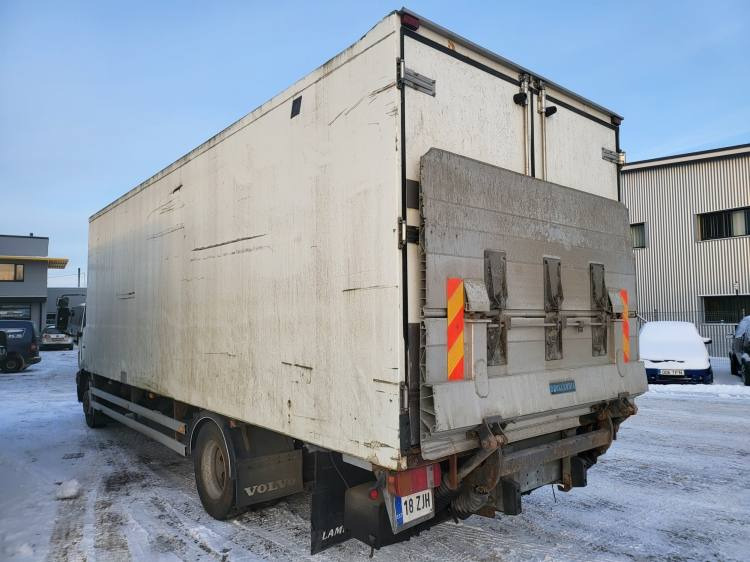 VOLVO FL 250 FOR SPAREPARTS - Camion frigider: Foto 4 VOLVO FL 250 FOR SPAREPARTS - Camion frigider: Foto 4