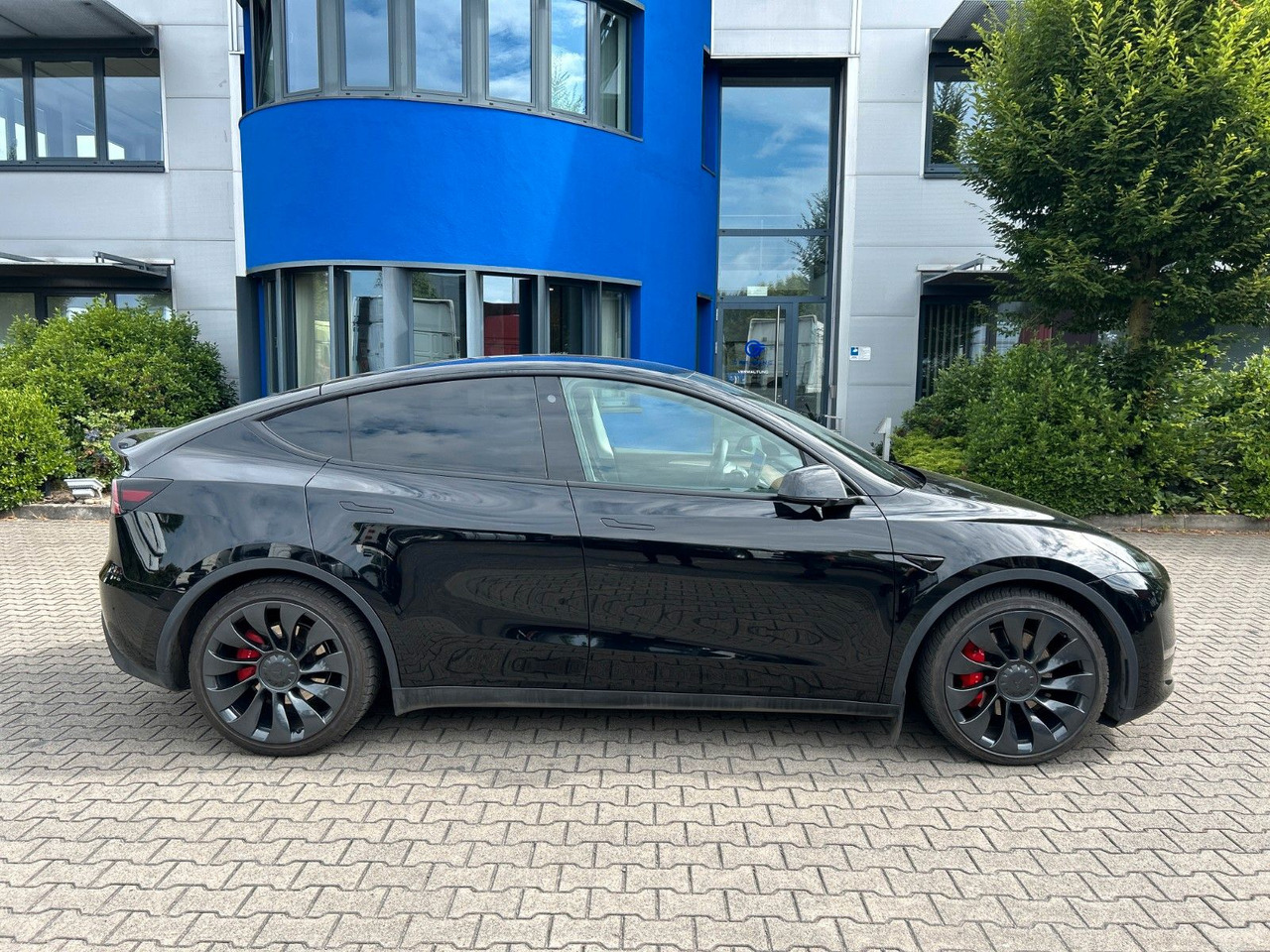 Tesla Model Y Performance Dual AWD - Berlină/ Sedan: Foto 4 Tesla Model Y Performance Dual AWD - Berlină/ Sedan: Foto 4
