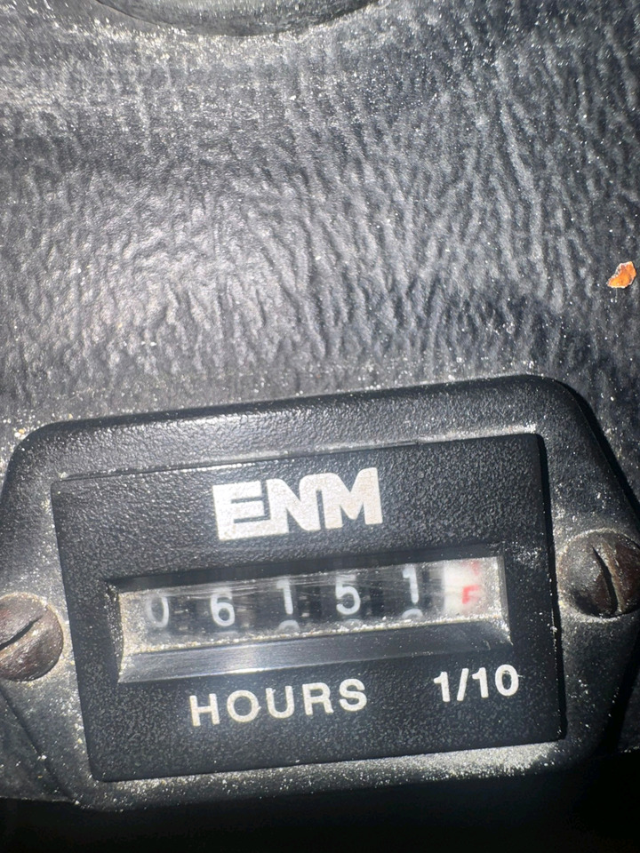 Charlatte 2012 - Tractor pentru bagaje: Foto 1 Charlatte 2012 - Tractor pentru bagaje: Foto 1