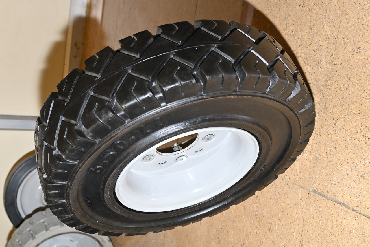 EuroSolid 6.00-9 - Anvelopă pentru Tractor pentru bagaje: Foto 1 EuroSolid 6.00-9 - Anvelopă pentru Tractor pentru bagaje: Foto 1