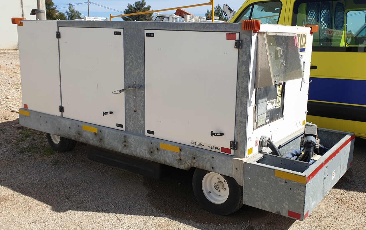 GPU/120 KVA+28V TLD 4120-T-CUP28 - Grup electrogen GPU: Foto 2 GPU/120 KVA+28V TLD 4120-T-CUP28 - Grup electrogen GPU: Foto 2