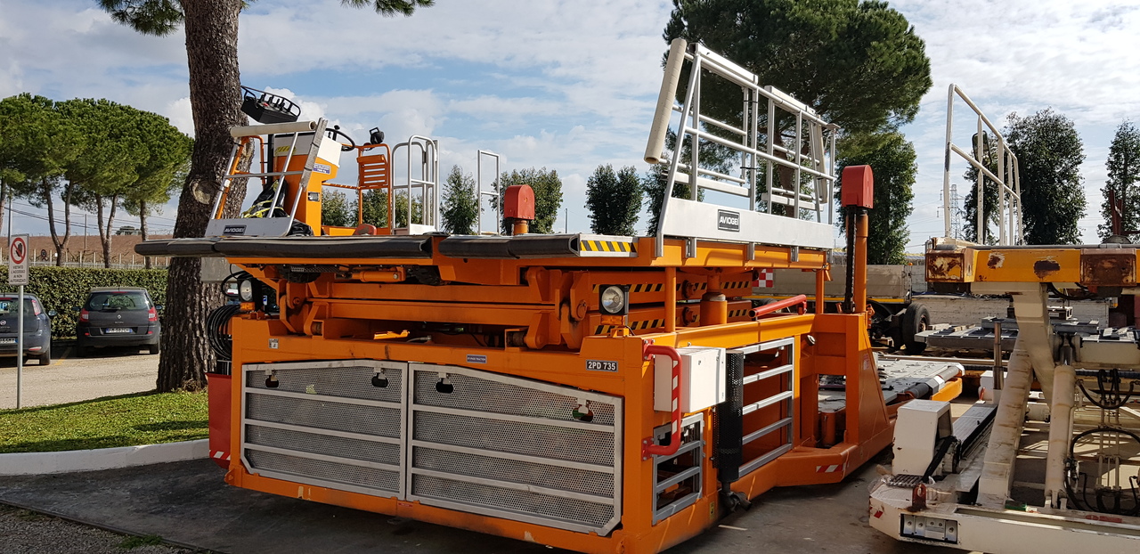 Main Deck Loader Aviogei 20 tons 2PU2000 - Încărcător de containere/ Palete: Foto 1 Main Deck Loader Aviogei 20 tons 2PU2000 - Încărcător de containere/ Palete: Foto 1