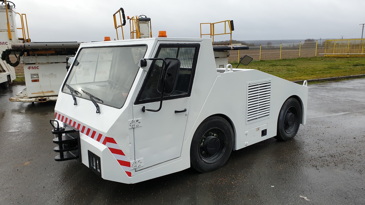 SOVAM K100 - Tractor pentru aeronave: Foto 3 SOVAM K100 - Tractor pentru aeronave: Foto 3