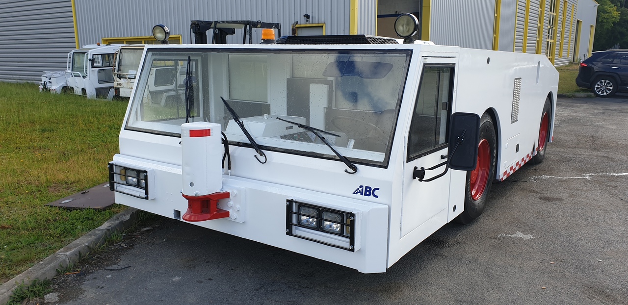 SOVAM K250 - Tractor pentru aeronave: Foto 3 SOVAM K250 - Tractor pentru aeronave: Foto 3