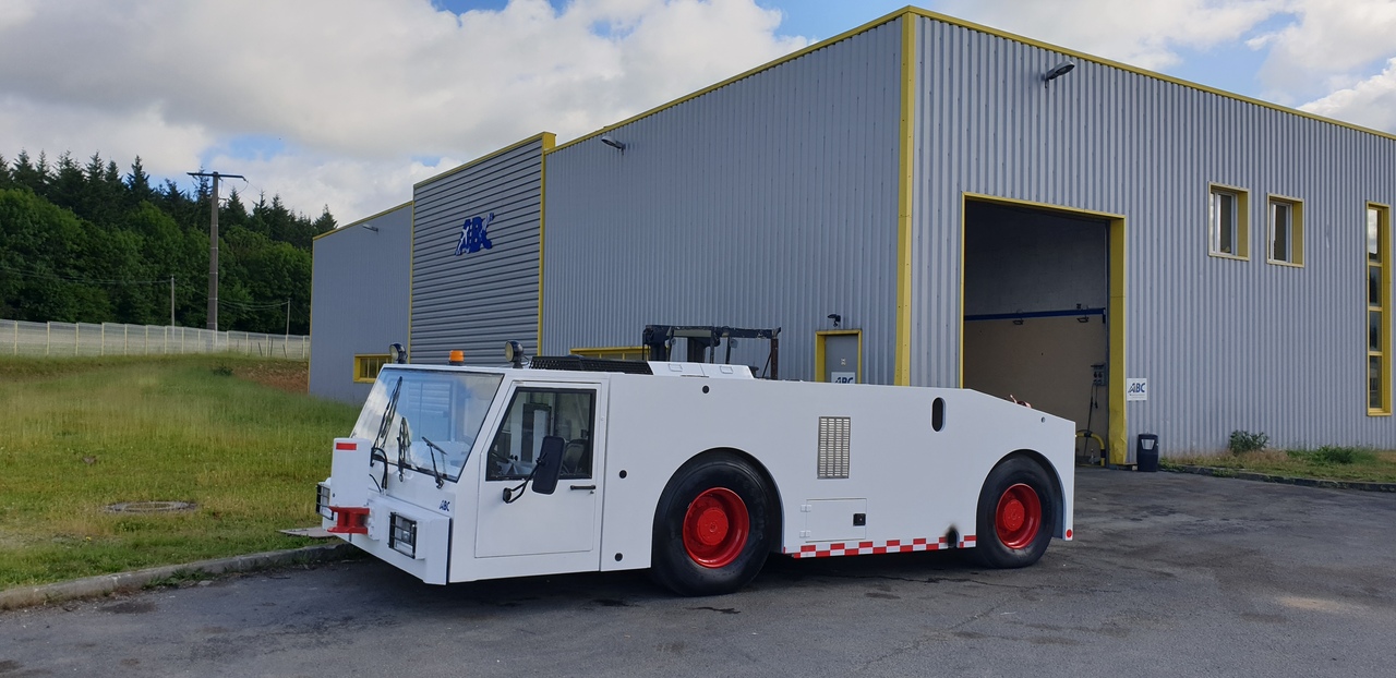 SOVAM K250 - Tractor pentru aeronave: Foto 2 SOVAM K250 - Tractor pentru aeronave: Foto 2