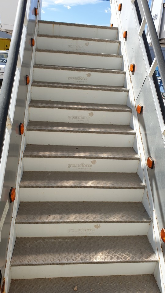 TEMG Pax Stairs TG2244 - Scară de pasageri: Foto 3 TEMG Pax Stairs TG2244 - Scară de pasageri: Foto 3
