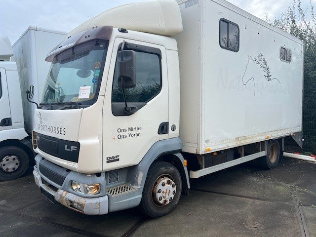 DAF LF 180 FA45.180 LF - Camion furgon: Foto 1 DAF LF 180 FA45.180 LF - Camion furgon: Foto 1