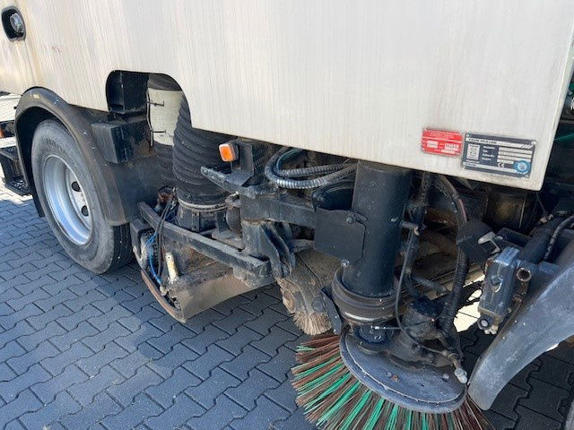 MAN 10.163 14.163 - Măturătoare stradală: Foto 3 MAN 10.163 14.163 - Măturătoare stradală: Foto 3