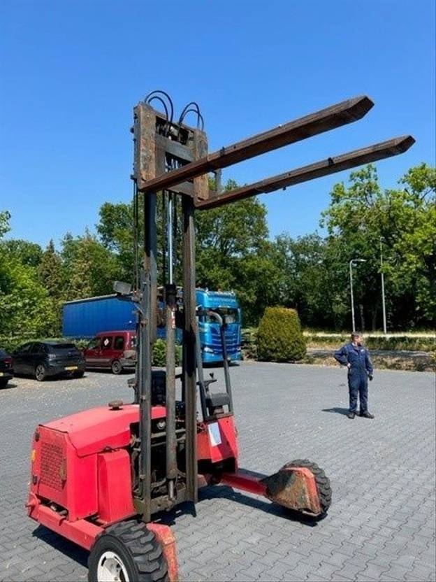Moffett M2003 - Stivuitor transportabil: Foto 2 Moffett M2003 - Stivuitor transportabil: Foto 2