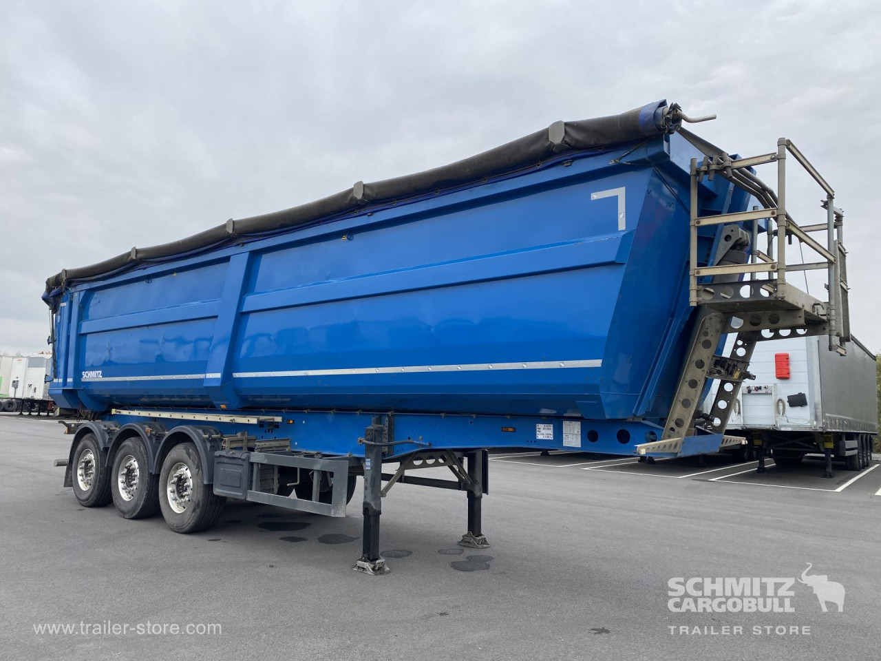 SCHMITZ Tipper Steel half pipe body 46m³ - Semiremorcă basculantă: Foto 1 SCHMITZ Tipper Steel half pipe body 46m³ - Semiremorcă basculantă: Foto 1