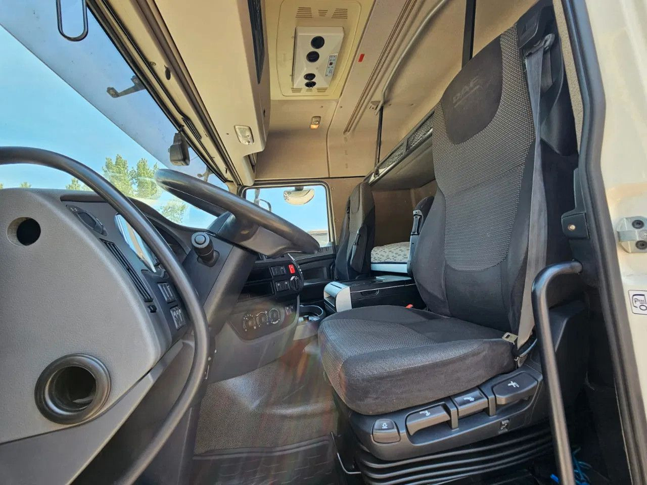 DAF XF 460 Space Cab Standklima 1 units - Cap tractor: Foto 5 DAF XF 460 Space Cab Standklima 1 units - Cap tractor: Foto 5
