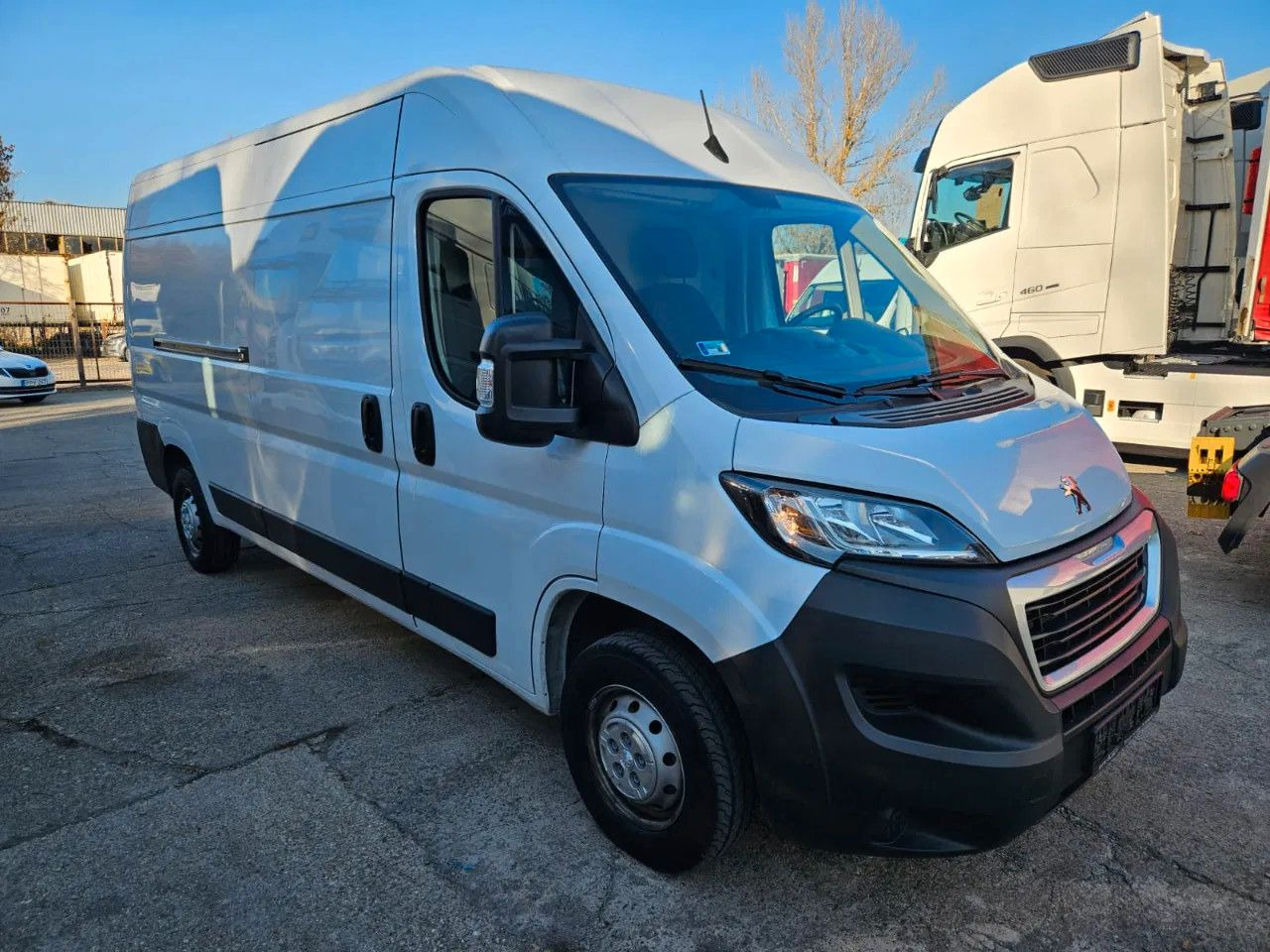 Peugeot Boxer Box 2.2 Premium FT 350 L3H2 Camera 2 units - Autoutilitară box: Foto 2 Peugeot Boxer Box 2.2 Premium FT 350 L3H2 Camera 2 units - Autoutilitară box: Foto 2