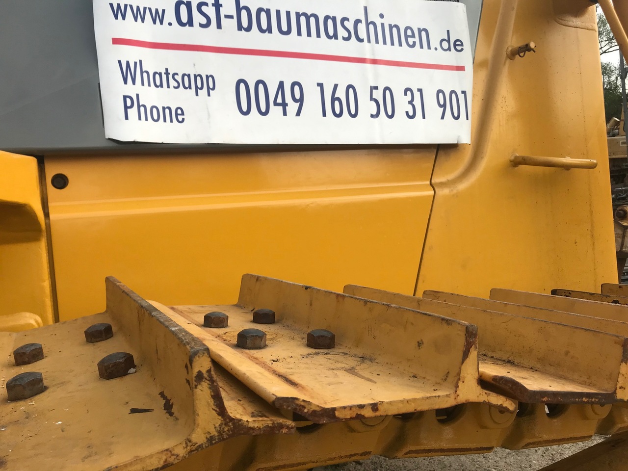 KOMATSU D65EX-12 mit Ripperventil - Buldozer: Foto 2 KOMATSU D65EX-12 mit Ripperventil - Buldozer: Foto 2