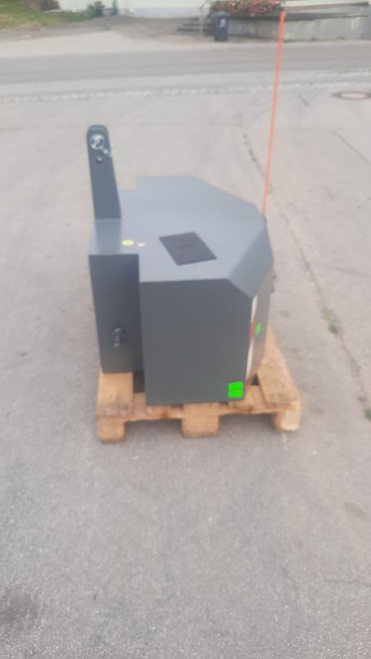 Frontgewicht Ballast Heckgewicht 1000kg Traktor Gewicht Fendt - Contragreutate: Foto 4 Frontgewicht Ballast Heckgewicht 1000kg Traktor Gewicht Fendt - Contragreutate: Foto 4