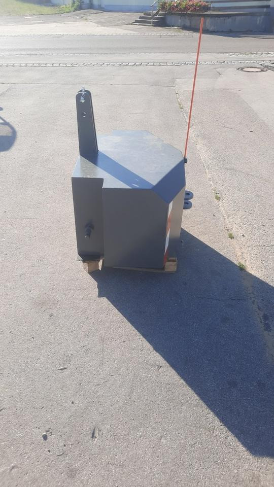 Frontgewicht Heckgewicht 300 - 1200kg Traktor Gewicht Schlepper - Contragreutate: Foto 4 Frontgewicht Heckgewicht 300 - 1200kg Traktor Gewicht Schlepper - Contragreutate: Foto 4