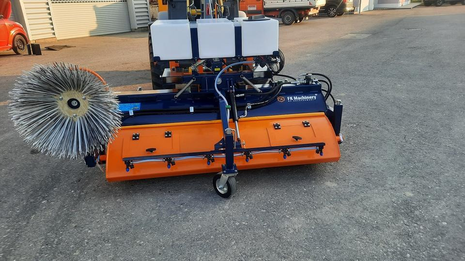 Kehrmaschine 1,2 1,5, 1,8m 2,3m Schlepper Radlader Teleskoplader - Perie: Foto 4 Kehrmaschine 1,2 1,5, 1,8m 2,3m Schlepper Radlader Teleskoplader - Perie: Foto 4