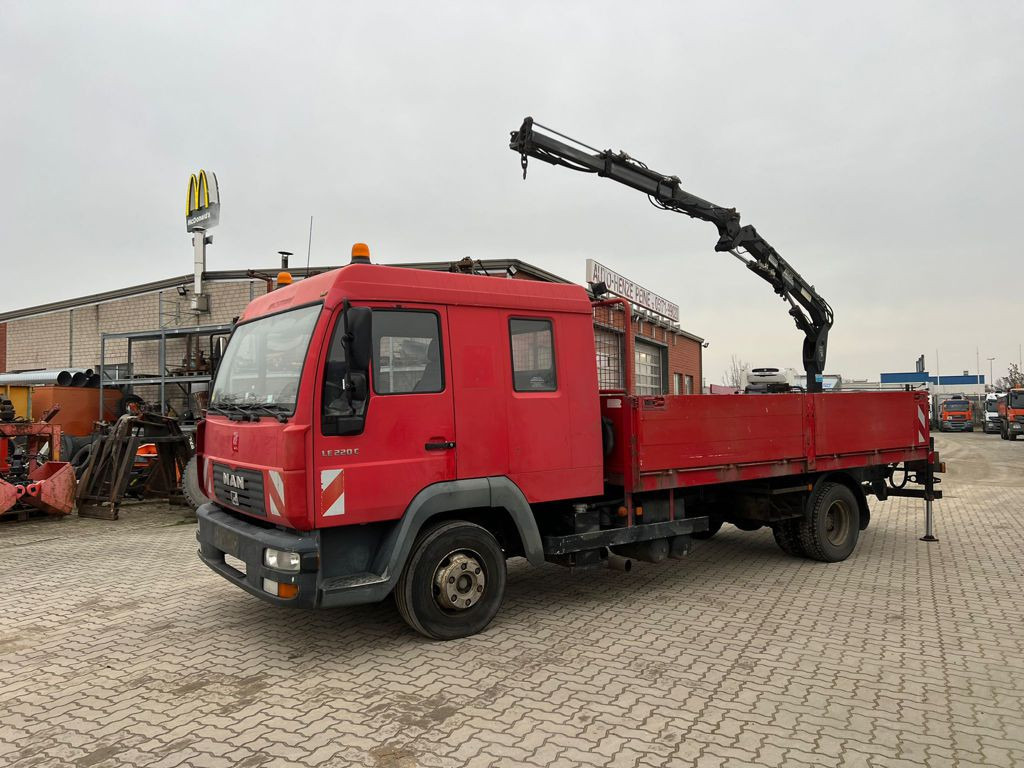 MAN LE 12.225 LC Pritsche Heckkran 6 Zylinder Doka Topzust - Camion platformă, Camion cu macara: Foto 1 MAN LE 12.225 LC Pritsche Heckkran 6 Zylinder Doka Topzust - Camion platformă, Camion cu macara: Foto 1