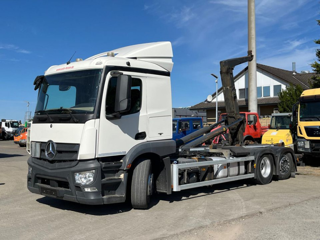 MERCEDES-BENZ Actros 2543 L 6x2 Abrollkipper MeillerLenk Lift - Camion cu cârlig: Foto 1 MERCEDES-BENZ Actros 2543 L 6x2 Abrollkipper MeillerLenk Lift - Camion cu cârlig: Foto 1