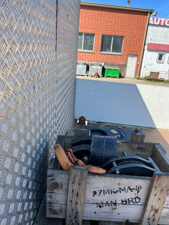 MERCEDES-BENZ Actros 2546 L 6x2 Pritsche Heckkran Palfinger PK 44.002+Winde - Camion platformă, Camion cu macara: Foto 3 MERCEDES-BENZ Actros 2546 L 6x2 Pritsche Heckkran Palfinger PK 44.002+Winde - Camion platformă, Camion cu macara: Foto 3