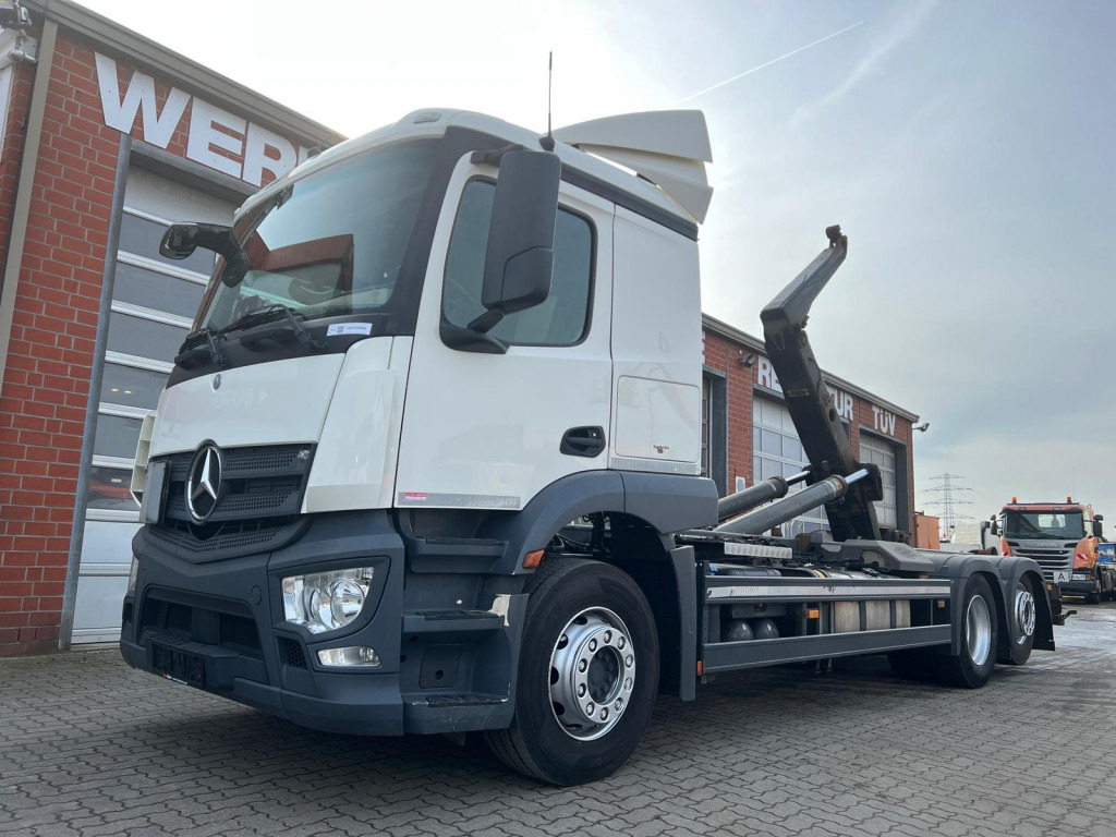 MERCEDES-BENZ Actros neu 2543 L 6x2 Abrollkipper Meiller Funk - Camion cu cârlig: Foto 1 MERCEDES-BENZ Actros neu 2543 L 6x2 Abrollkipper Meiller Funk - Camion cu cârlig: Foto 1