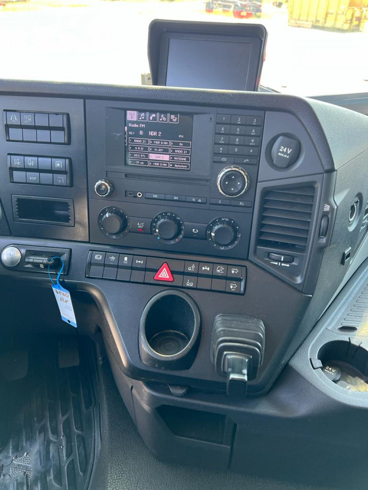 Camion cu prelată MERCEDES-BENZ Antos 2540 L 6x2 Pritsche LBW Coca Cola, 8,2m Getränke: Foto 15 Camion cu prelată MERCEDES-BENZ Antos 2540 L 6x2 Pritsche LBW Coca Cola, 8,2m Getränke: Foto 15