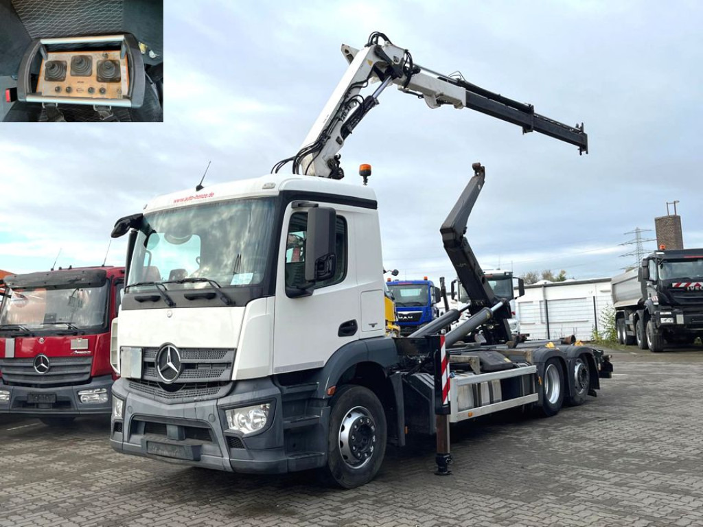 MERCEDES-BENZ Antos 2543 L 6x2 Abrollkipper mit Kran Funk+Greiferst. - Camion cu cârlig, Camion cu macara: Foto 1 MERCEDES-BENZ Antos 2543 L 6x2 Abrollkipper mit Kran Funk+Greiferst. - Camion cu cârlig, Camion cu macara: Foto 1