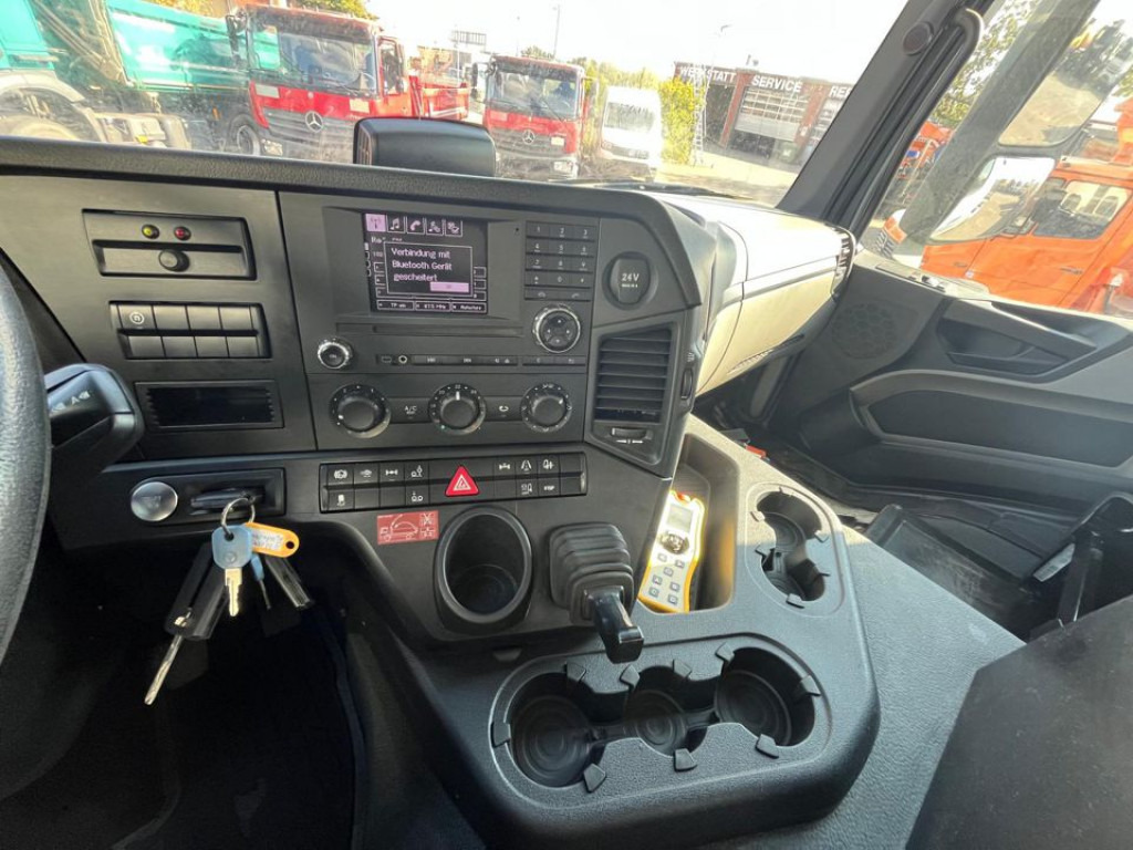 MERCEDES-BENZ Antos 2543 L 6x2 Abrollkipper mit Kran Funk+Greiferst. - Camion cu cârlig, Camion cu macara: Foto 2 MERCEDES-BENZ Antos 2543 L 6x2 Abrollkipper mit Kran Funk+Greiferst. - Camion cu cârlig, Camion cu macara: Foto 2