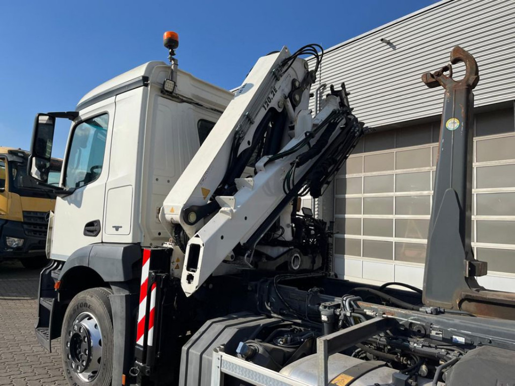 MERCEDES-BENZ Antos 2543 L 6x2 Abrollkipper mit Kran Funk+Greiferst. - Camion cu cârlig, Camion cu macara: Foto 5 MERCEDES-BENZ Antos 2543 L 6x2 Abrollkipper mit Kran Funk+Greiferst. - Camion cu cârlig, Camion cu macara: Foto 5