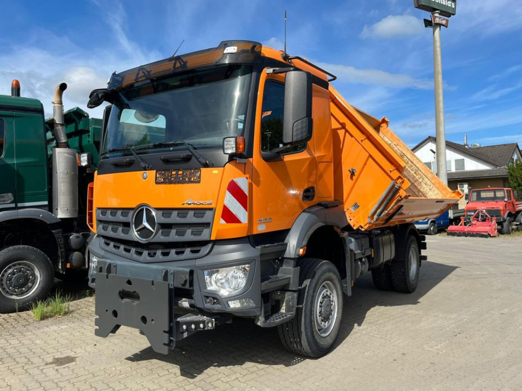 MERCEDES-BENZ Arocs 2135 AK 4x4 2-Achs Allradkipper Kommunalhydr. - Camion basculantă: Foto 1 MERCEDES-BENZ Arocs 2135 AK 4x4 2-Achs Allradkipper Kommunalhydr. - Camion basculantă: Foto 1