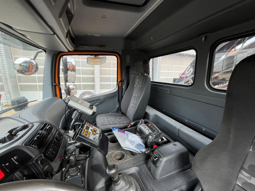 MERCEDES-BENZ Atego 1624 AK 4x4 2-Achs Allradkipper Kran Winterdienst - Camion basculantă, Camion cu macara: Foto 3 MERCEDES-BENZ Atego 1624 AK 4x4 2-Achs Allradkipper Kran Winterdienst - Camion basculantă, Camion cu macara: Foto 3