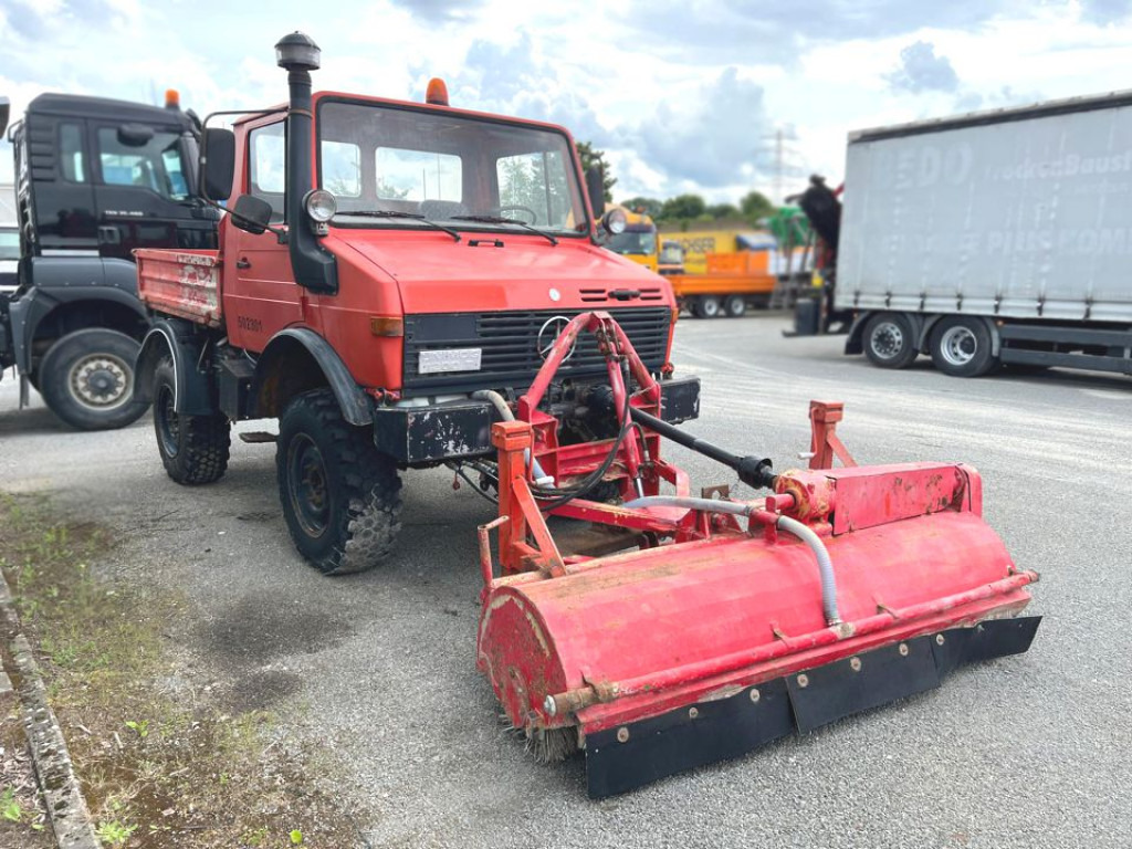 MERCEDES-BENZ Unimog U 424 2-Achs Allradkipper Front+Heckhydraulik Besen - Camion basculantă: Foto 2 MERCEDES-BENZ Unimog U 424 2-Achs Allradkipper Front+Heckhydraulik Besen - Camion basculantă: Foto 2