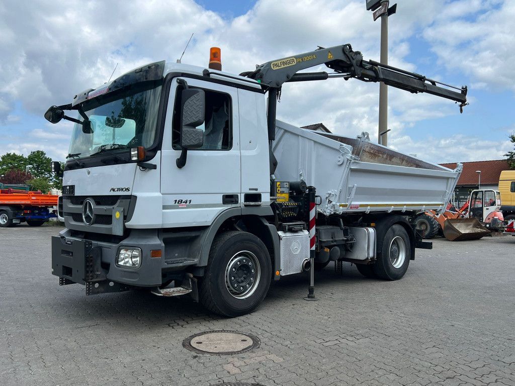 Mercedes-Benz Actros 1841 K 2-Achs Kipper Kran Funk/2xhydr+Gre Mercedes-Benz Actros 1841 K 2-Achs Kipper Kran Funk/2xhydr+Gre - Camion basculantă, Camion cu macara: Foto 1 Mercedes-Benz Actros 1841 K 2-Achs Kipper Kran Funk/2xhydr+Gre Mercedes-Benz Actros 1841 K 2-Achs Kipper Kran Funk/2xhydr+Gre - Camion basculantă, Camion cu macara: Foto 1