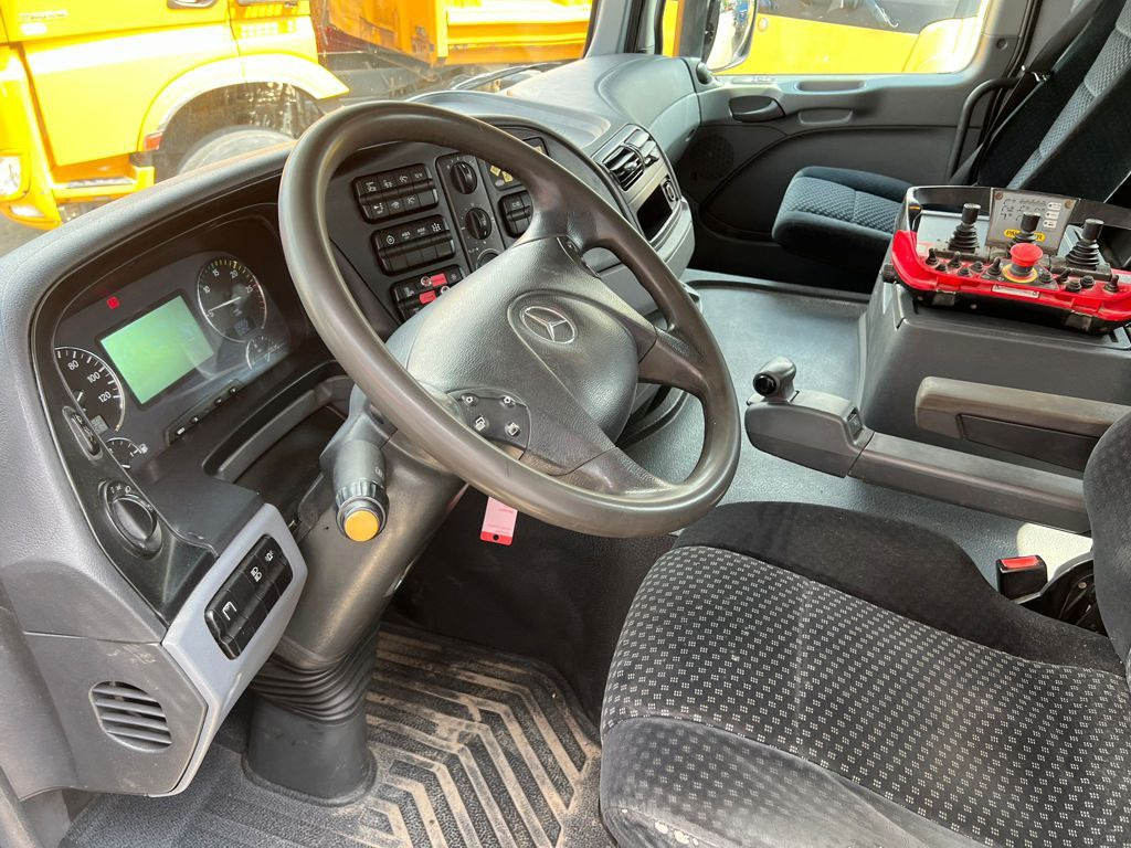 Mercedes-Benz Actros 1841 K 2-Achs Kipper Kran Funk/2xhydr+Gre Mercedes-Benz Actros 1841 K 2-Achs Kipper Kran Funk/2xhydr+Gre - Camion basculantă, Camion cu macara: Foto 5 Mercedes-Benz Actros 1841 K 2-Achs Kipper Kran Funk/2xhydr+Gre Mercedes-Benz Actros 1841 K 2-Achs Kipper Kran Funk/2xhydr+Gre - Camion basculantă, Camion cu macara: Foto 5