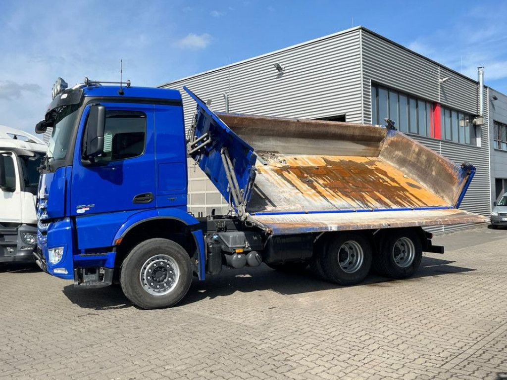 Mercedes-Benz Arocs 2642 6x4 3-Achs Kipper Bordmatik nur 163TK - Camion basculantă: Foto 3 Mercedes-Benz Arocs 2642 6x4 3-Achs Kipper Bordmatik nur 163TK - Camion basculantă: Foto 3