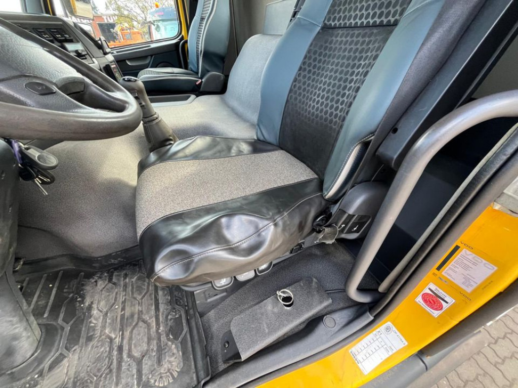 VOLVO (S) Truck FM 330 4x4 Pritsche Kran Singelreifen Funkfernbedienung - Camion platformă, Camion cu macara: Foto 3 VOLVO (S) Truck FM 330 4x4 Pritsche Kran Singelreifen Funkfernbedienung - Camion platformă, Camion cu macara: Foto 3