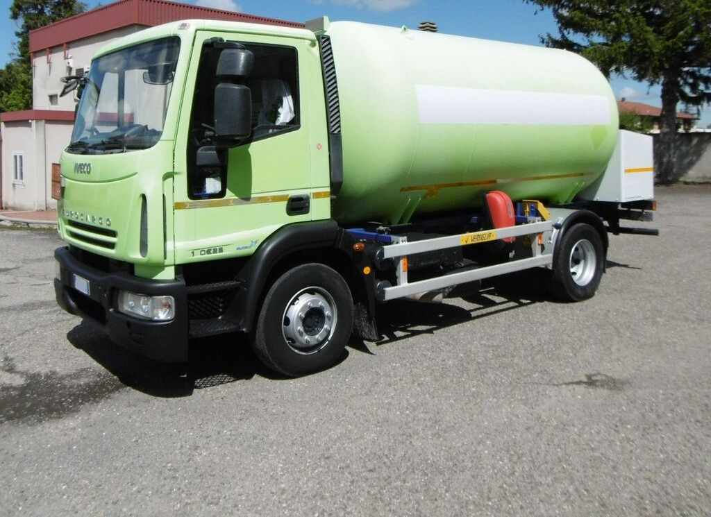 IVECO  - Camion cisternă: Foto 2 IVECO  - Camion cisternă: Foto 2