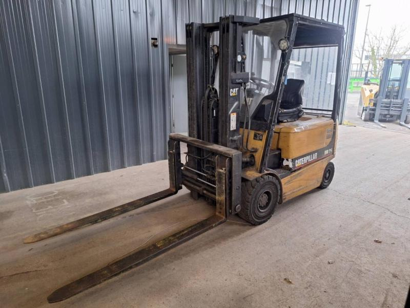 Caterpillar EP25K - Electrostivuitor: Foto 1 Caterpillar EP25K - Electrostivuitor: Foto 1