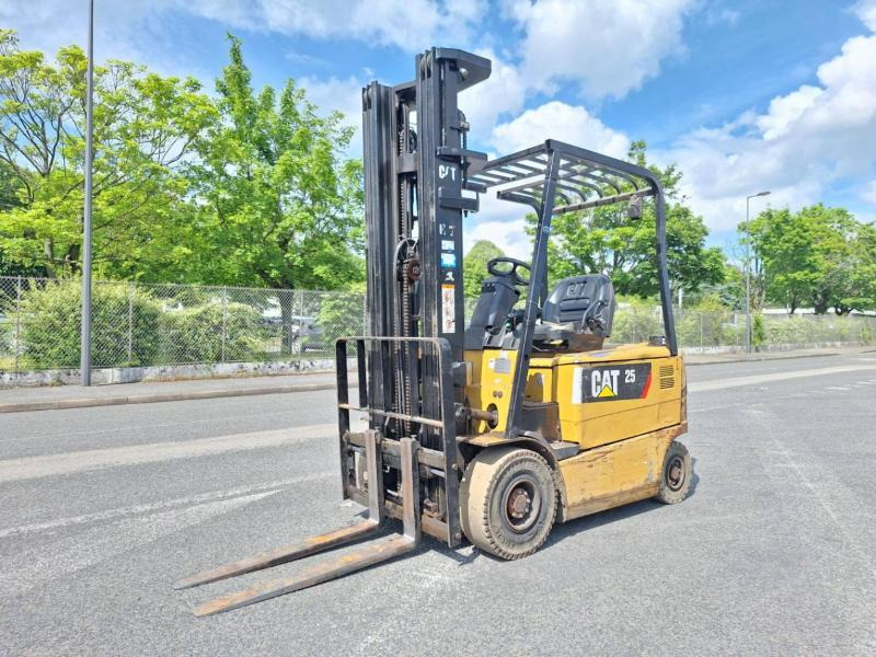 Caterpillar EP25KP - Electrostivuitor: Foto 1 Caterpillar EP25KP - Electrostivuitor: Foto 1