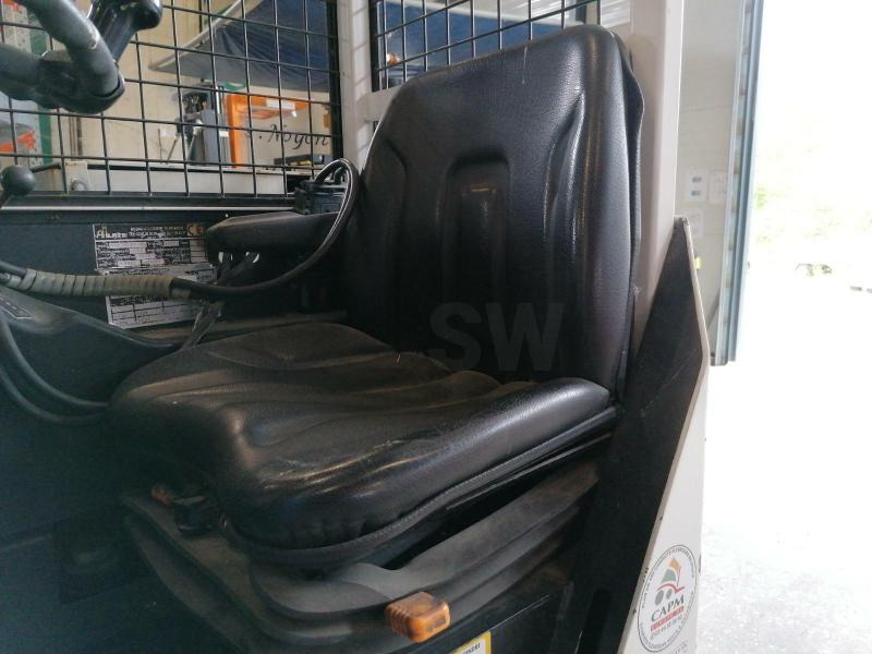 Combilift ESA30 - Stivuitor cu catarg retractabil, cu schimbare rapidă de direcţie: Foto 5 Combilift ESA30 - Stivuitor cu catarg retractabil, cu schimbare rapidă de direcţie: Foto 5