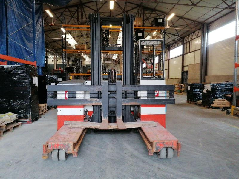 Combilift ESA30 - Stivuitor cu catarg retractabil, cu schimbare rapidă de direcţie: Foto 3 Combilift ESA30 - Stivuitor cu catarg retractabil, cu schimbare rapidă de direcţie: Foto 3
