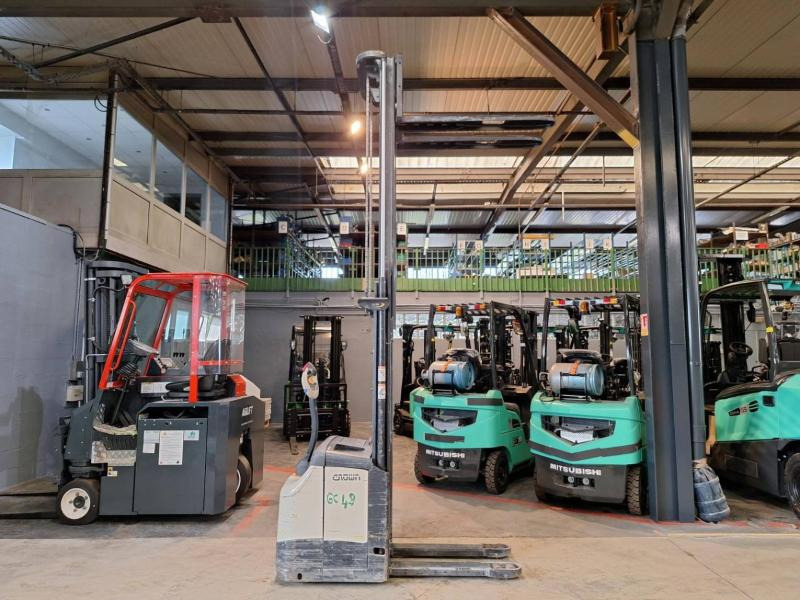 Transpalet la mare înălţime Crown ES4000-1.6: Foto 11