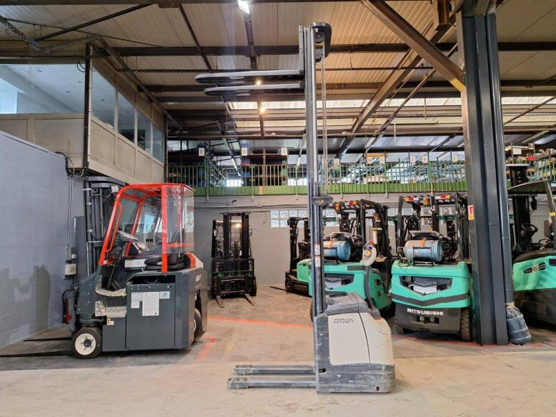 Transpalet la mare înălţime Crown ES4000-1.6: Foto 8