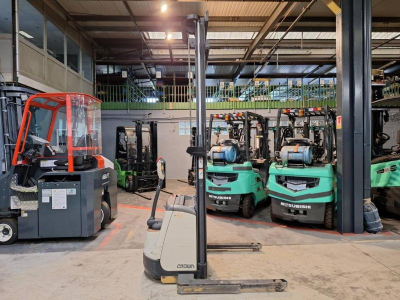 Transpalet la mare înălţime Crown ST3000-1.0: Foto 11 Transpalet la mare înălţime Crown ST3000-1.0: Foto 11