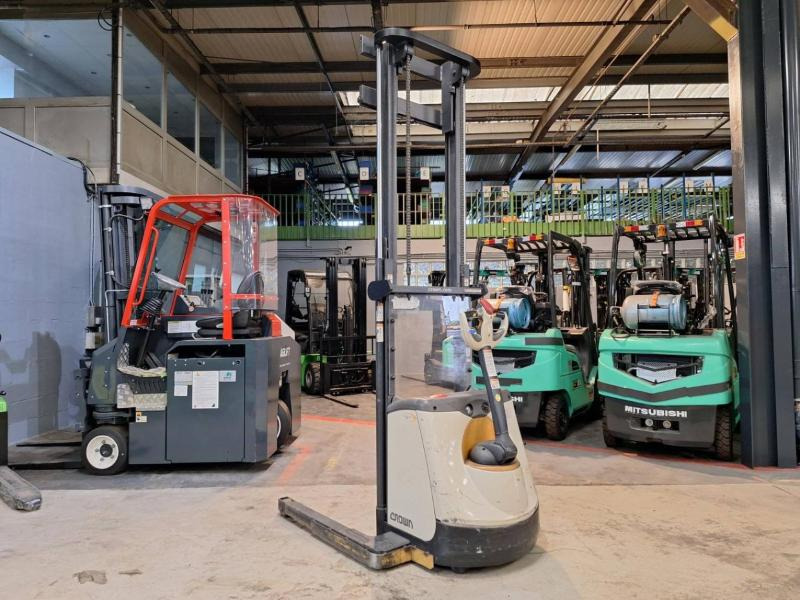 Transpalet la mare înălţime Crown ST3000-1.0: Foto 9 Transpalet la mare înălţime Crown ST3000-1.0: Foto 9