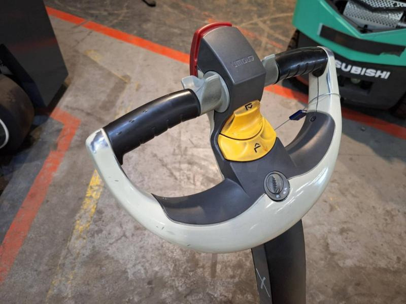 Transpalet la mare înălţime Crown ST3000-1.0: Foto 13 Transpalet la mare înălţime Crown ST3000-1.0: Foto 13