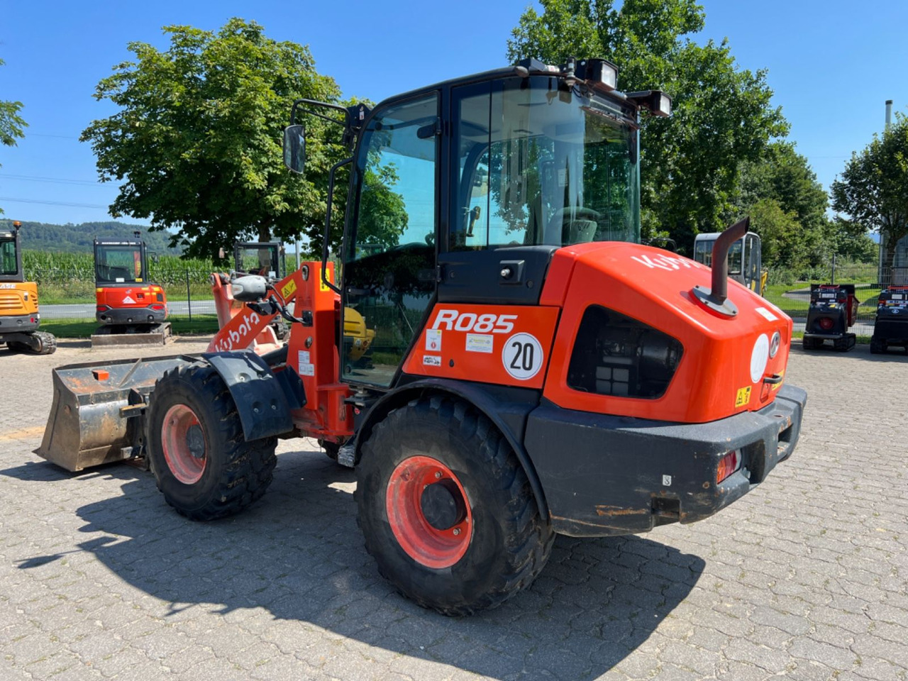 Kubota R 085, Bj 19, 1950 BH, SWE, Schaufel, Gabel - Încărcător frontal pe pneuri: Foto 3 Kubota R 085, Bj 19, 1950 BH, SWE, Schaufel, Gabel - Încărcător frontal pe pneuri: Foto 3