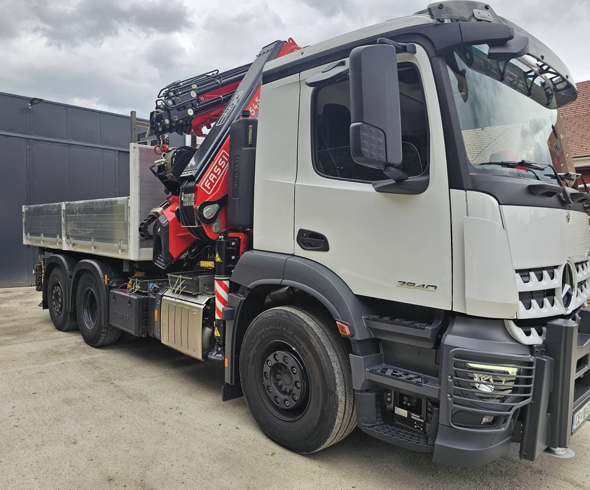 MERCEDES-BENZ Hiab Palfinger Fassi F545-6 JIB-6 - Camion basculantă: Foto 1 MERCEDES-BENZ Hiab Palfinger Fassi F545-6 JIB-6 - Camion basculantă: Foto 1