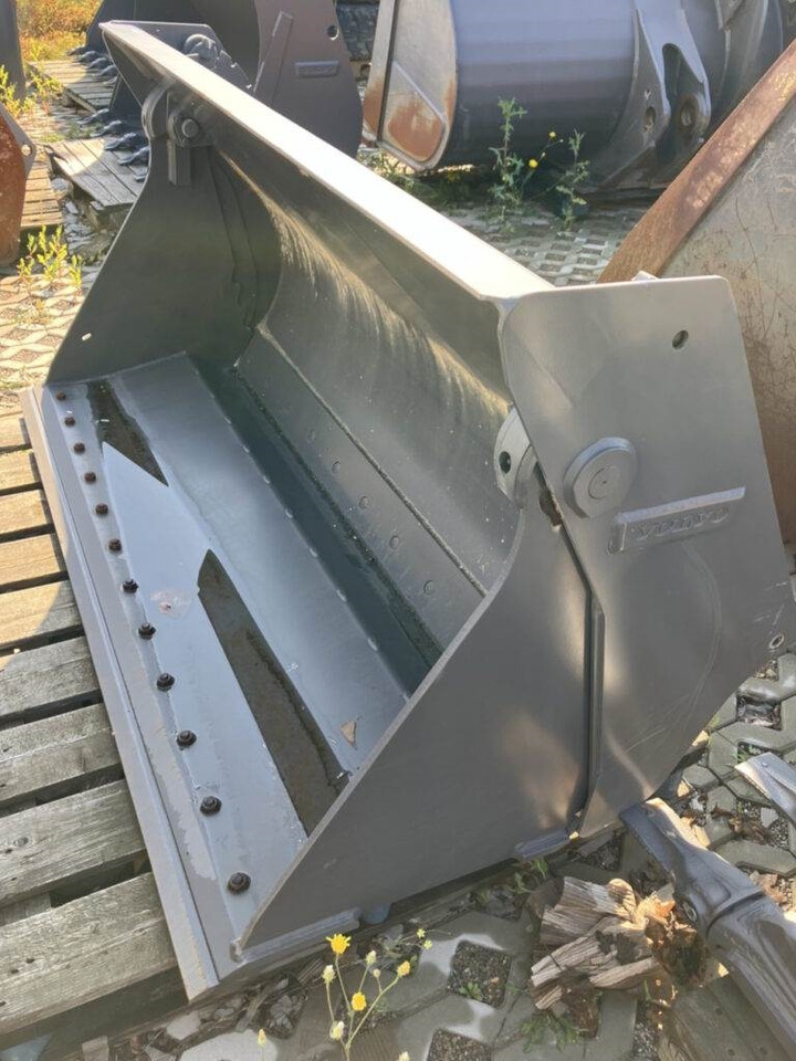 Volvo Klappschaufel mit Messer -P Aufnahme - Cupă: Foto 4 Volvo Klappschaufel mit Messer -P Aufnahme - Cupă: Foto 4