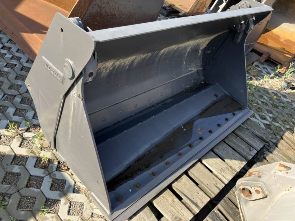 Volvo Klappschaufel mit Messer -P Aufnahme - Cupă: Foto 1 Volvo Klappschaufel mit Messer -P Aufnahme - Cupă: Foto 1