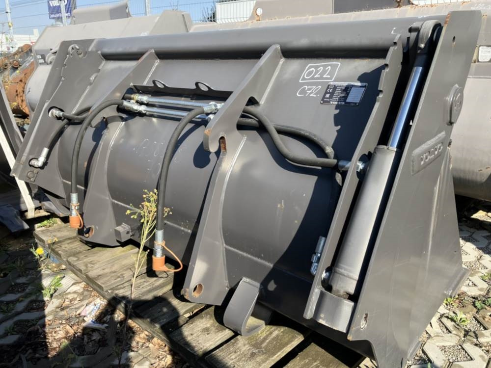 Volvo Klappschaufel mit Messer -P Aufnahme - Cupă: Foto 2 Volvo Klappschaufel mit Messer -P Aufnahme - Cupă: Foto 2